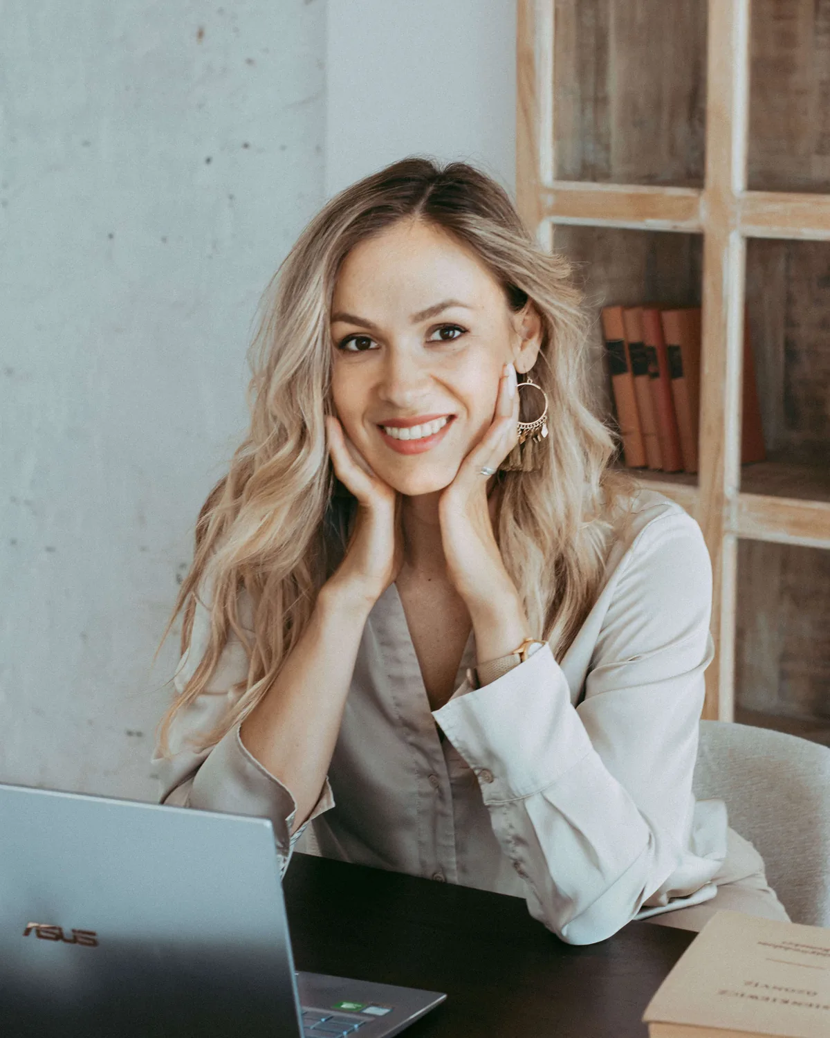 Csobay Júlia – Holisztikus Marketing